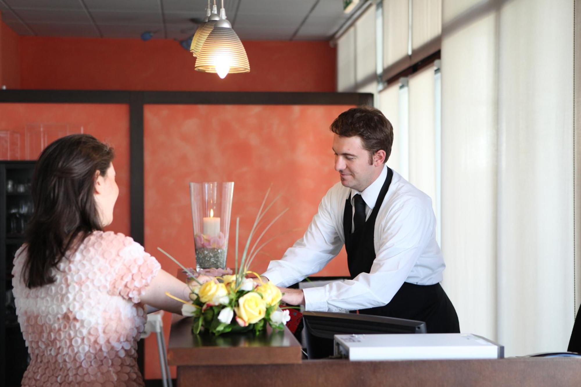 Euro Hotel กาสชินา ภายนอก รูปภาพ