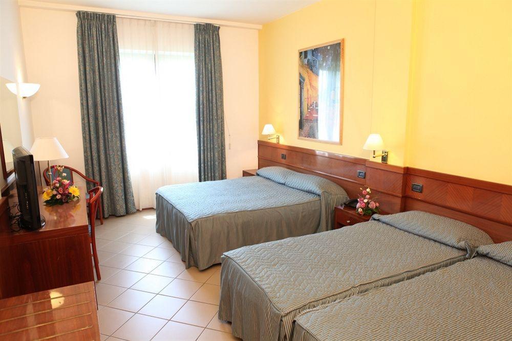 Euro Hotel กาสชินา ภายนอก รูปภาพ