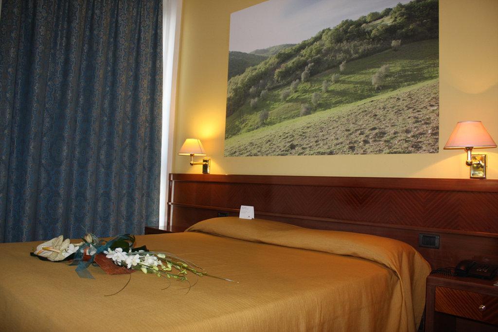 Euro Hotel กาสชินา ภายนอก รูปภาพ