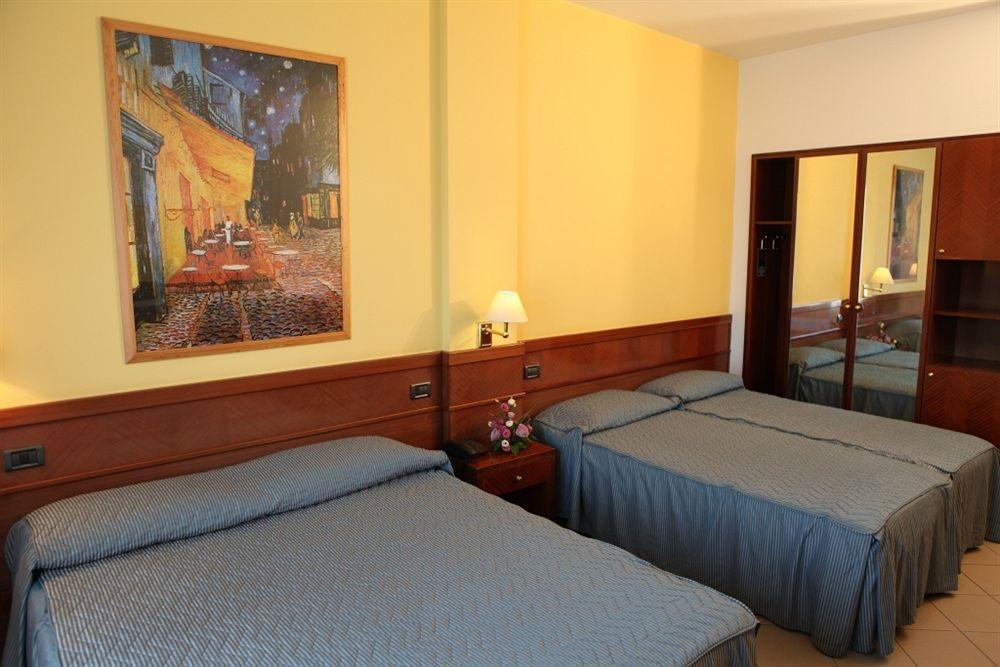 Euro Hotel กาสชินา ภายนอก รูปภาพ