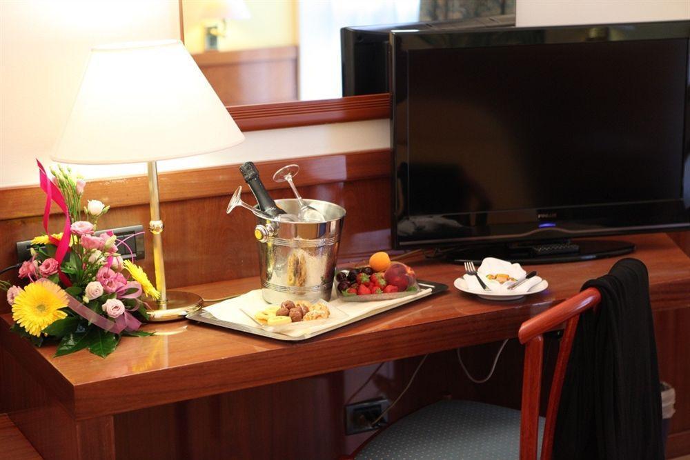 Euro Hotel กาสชินา ภายนอก รูปภาพ