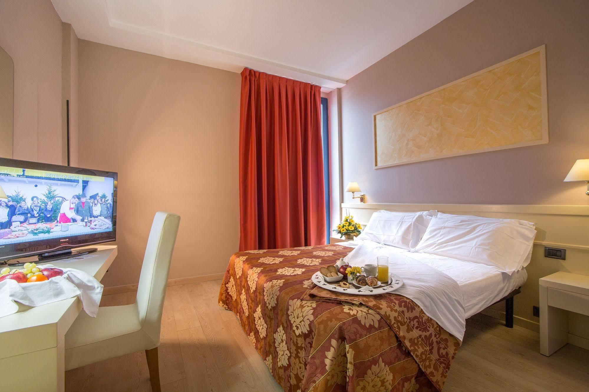 Euro Hotel กาสชินา ภายนอก รูปภาพ
