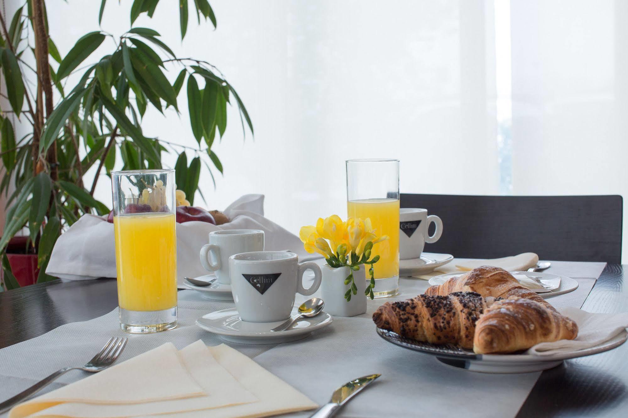 Euro Hotel กาสชินา ภายนอก รูปภาพ