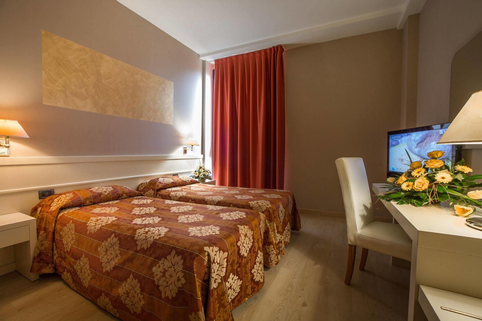 Euro Hotel กาสชินา ภายนอก รูปภาพ