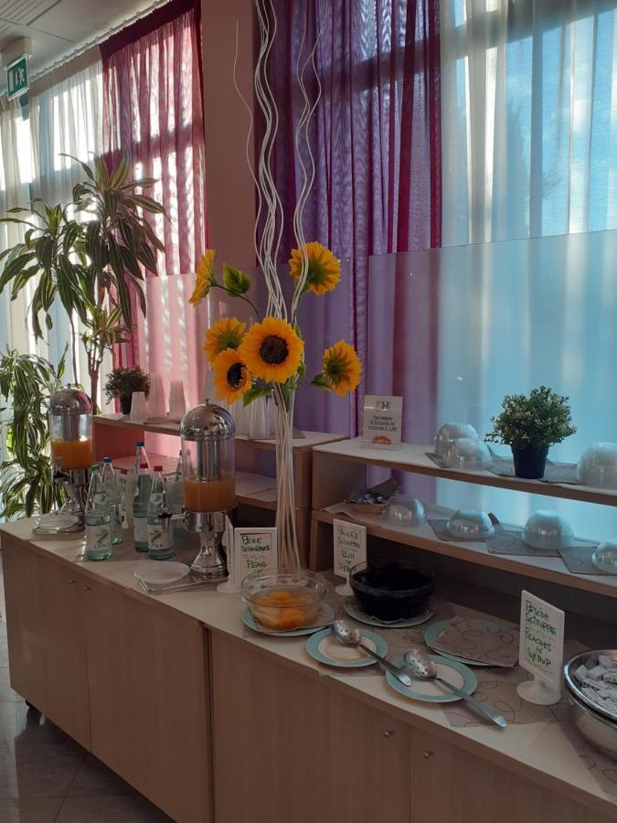 Euro Hotel กาสชินา ภายนอก รูปภาพ